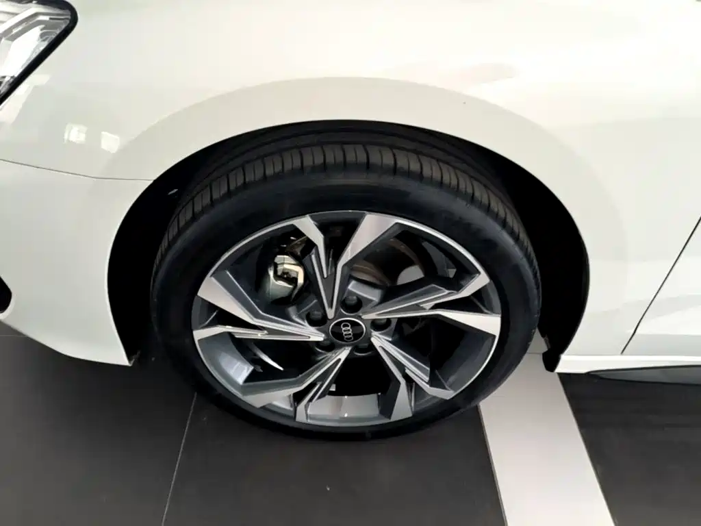 Audi A3 2026 2025 Facelift Sportback 35TFSI Flying Spur Premium