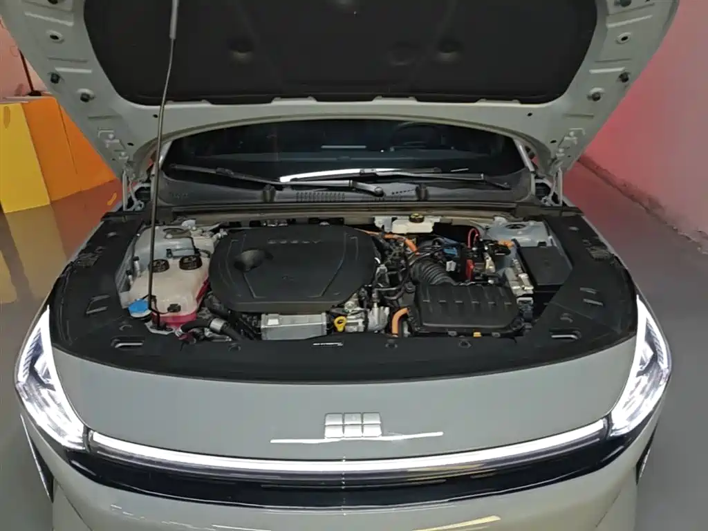 Geely Galaxy Galaxy L6 2024 125km Creative Edition фото 16