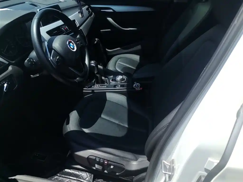 BMW X1 2018 sDrive18Li Fashion Model фото 15