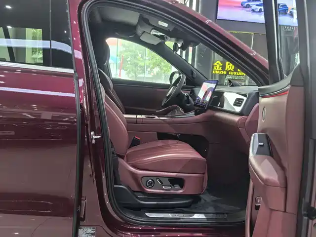 AITO Wenjie AITO M7 2026 Extended Range Base Model 6-Seater — фото 4