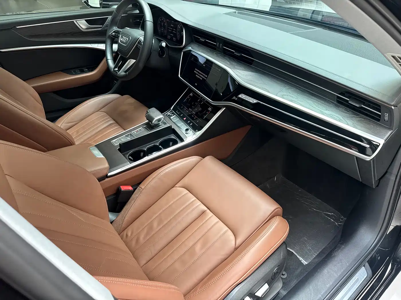 Фото 18 - Audi A6L
