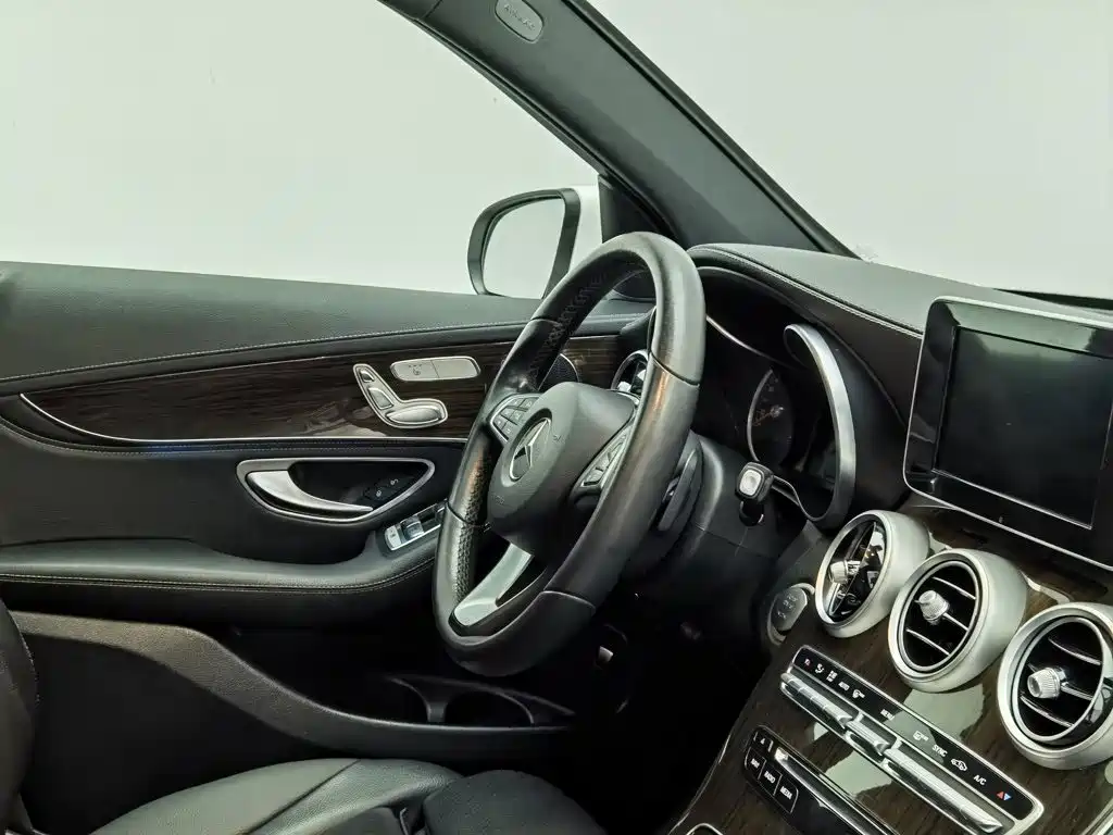 Фото 22 - Mercedes-Benz GLC