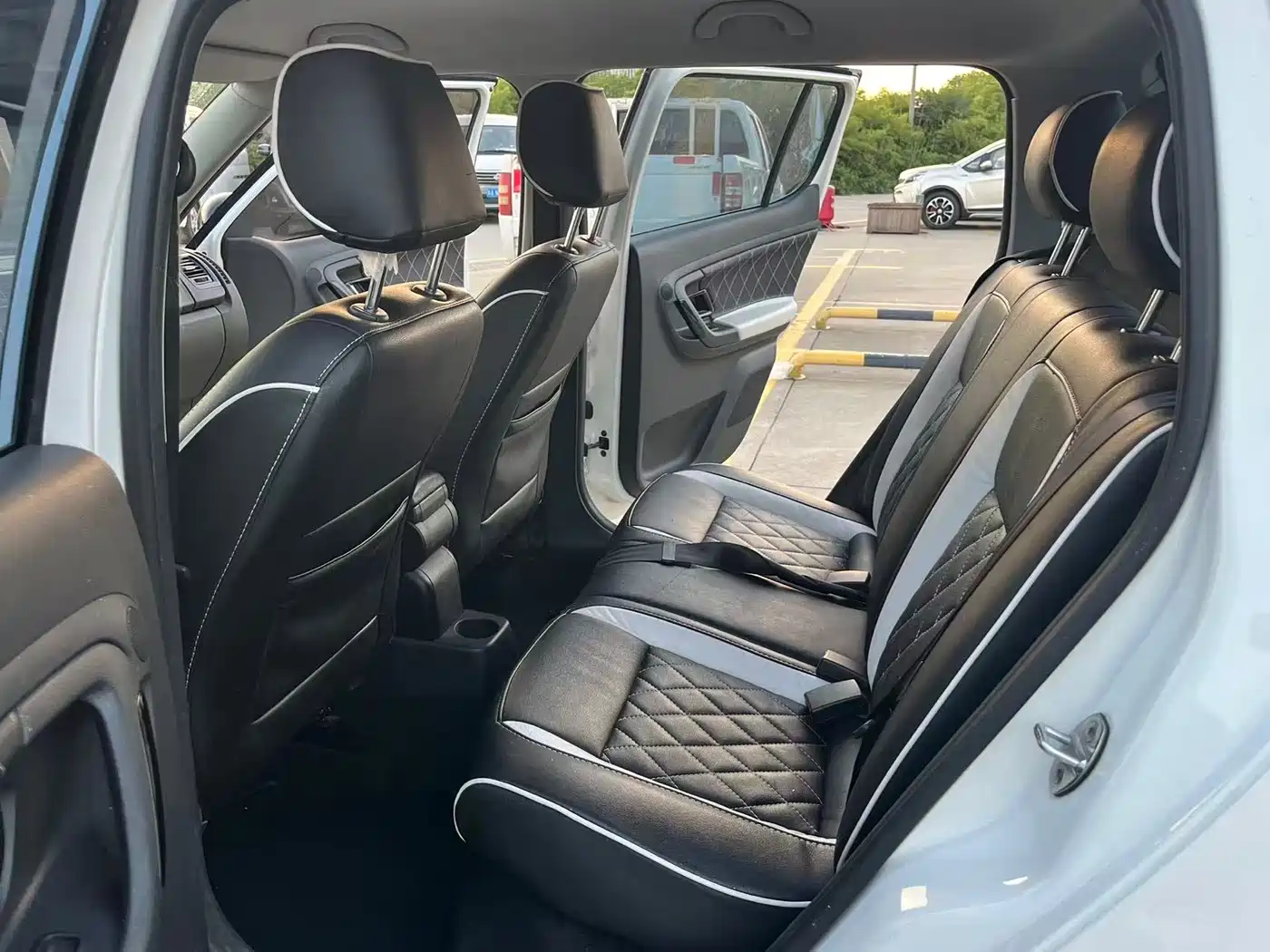 Škoda Fabia 2014 1.6L Automatic Sport Edition фото 5