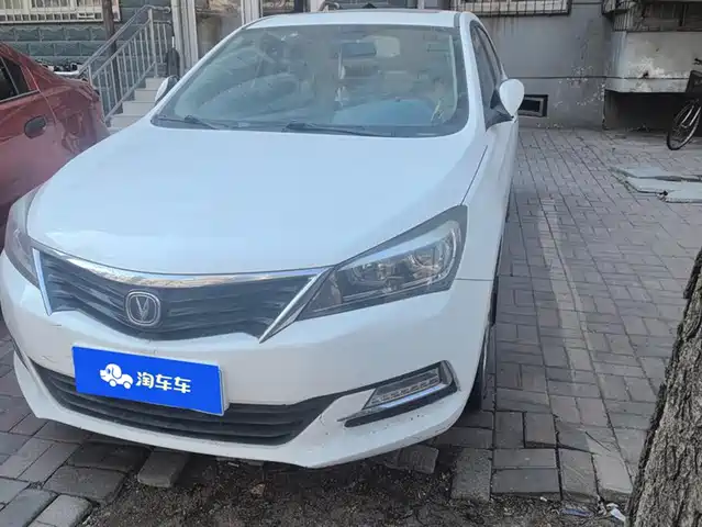 CHANGAN YUEXIANG V7