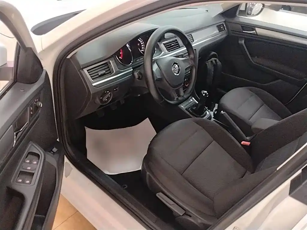 Volkswagen Bora 2018 1.5L Manual Fashion фото 16