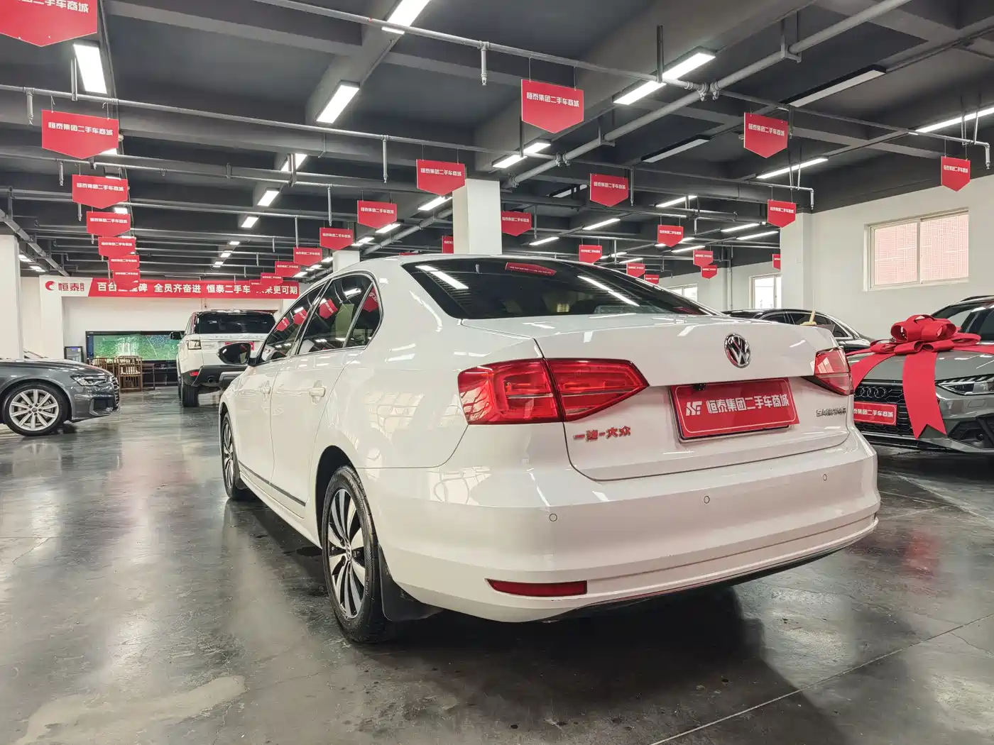 Volkswagen Sagitar 2018 1.6L Automatic Comfort фото 15
