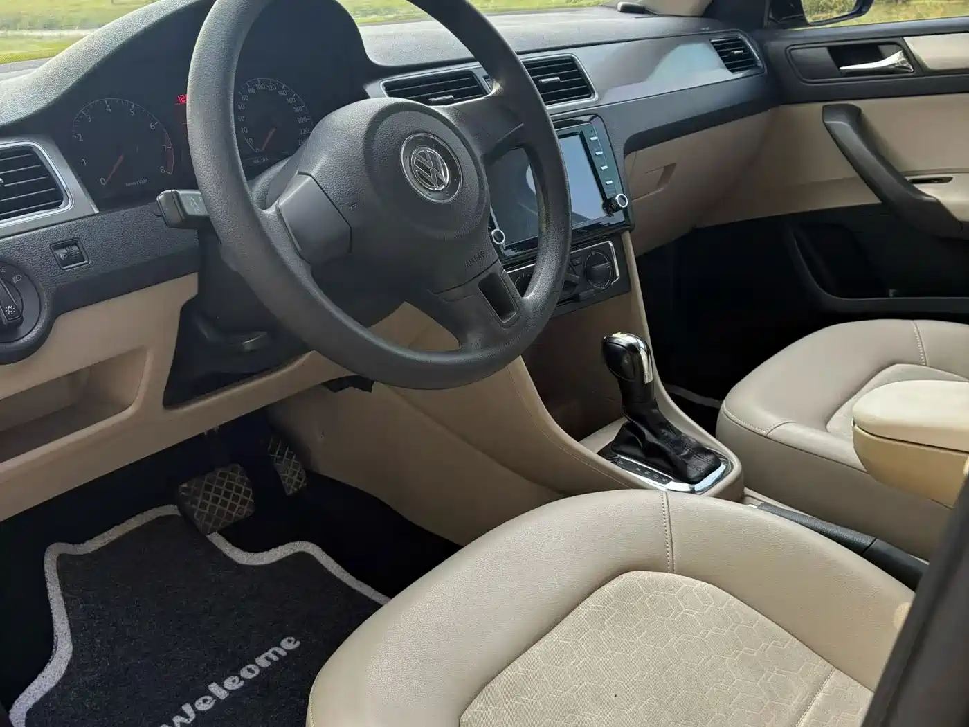Volkswagen Santana 2013 2013 Model 1.6L Automatic Luxury Edition