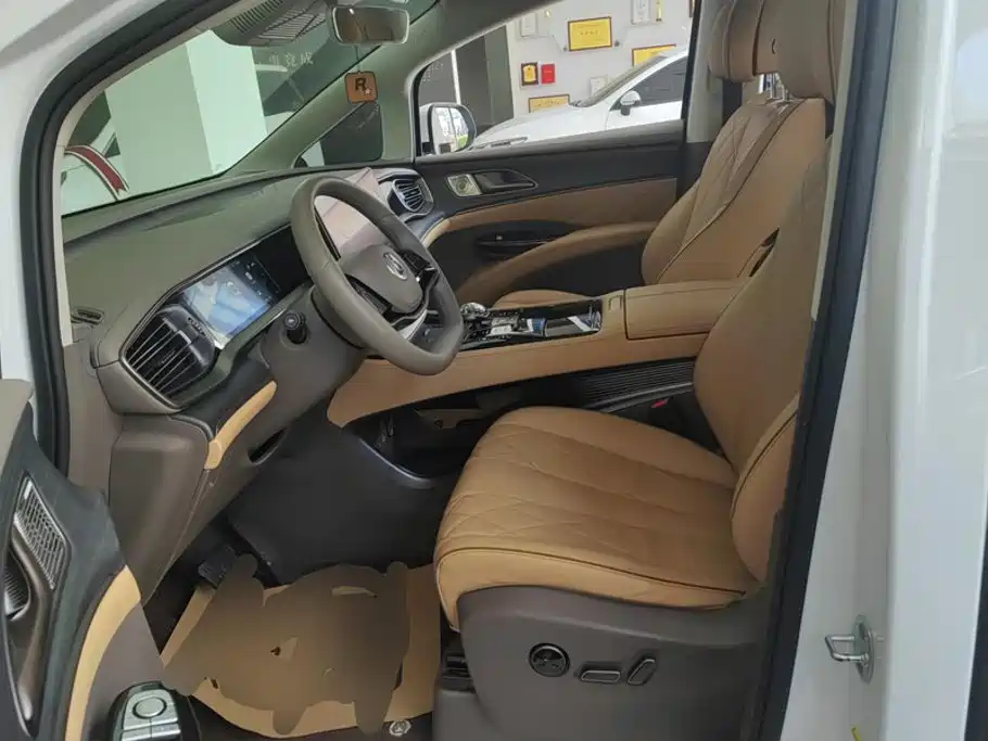 Denza D9 2023 2022 DM-i 970 AWD Flagship
