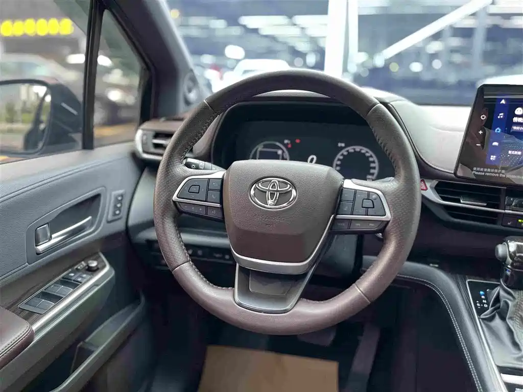 Фото 25 - Toyota Sienna