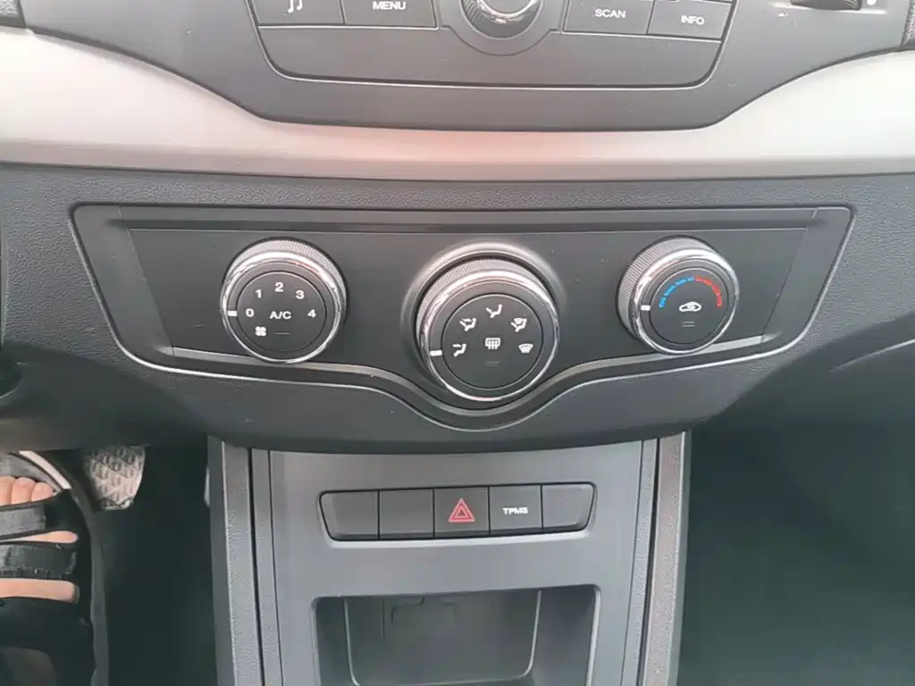 Roewe 350 2016 2015 Model 1.5L Automatic Luxury Sunroof Edition