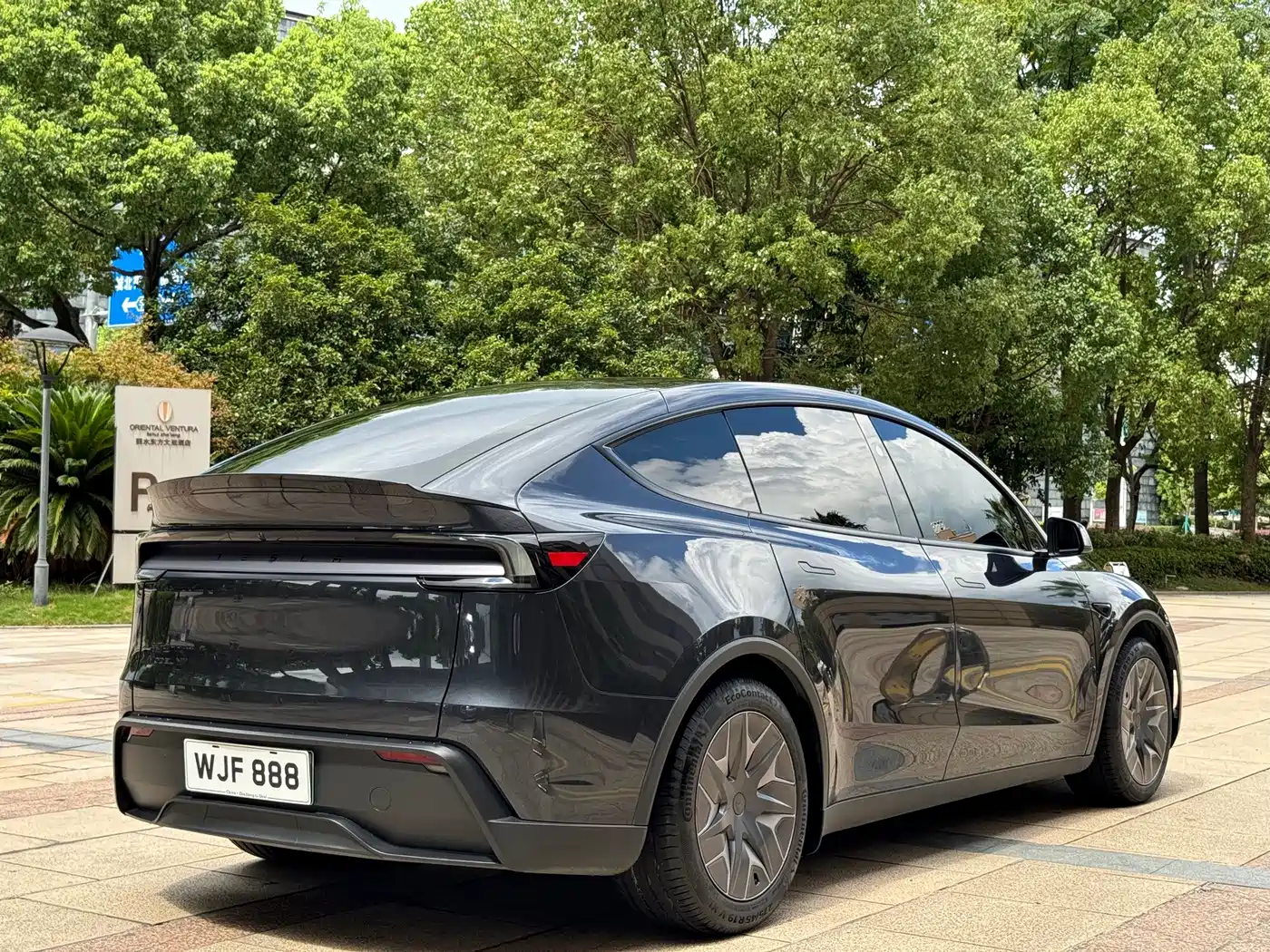Tesla Model Y L 2025 2025 Facelift Long Range AWD