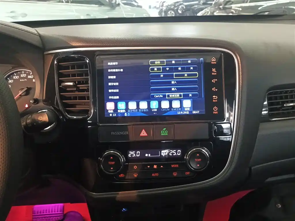 MITSUBISHI OUTLANDER