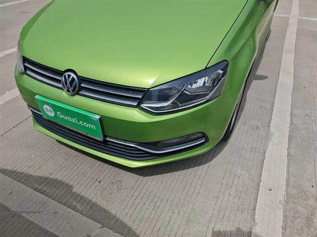 Volkswagen Polo 2014 1.6L Automatic Luxury Edition фото 18