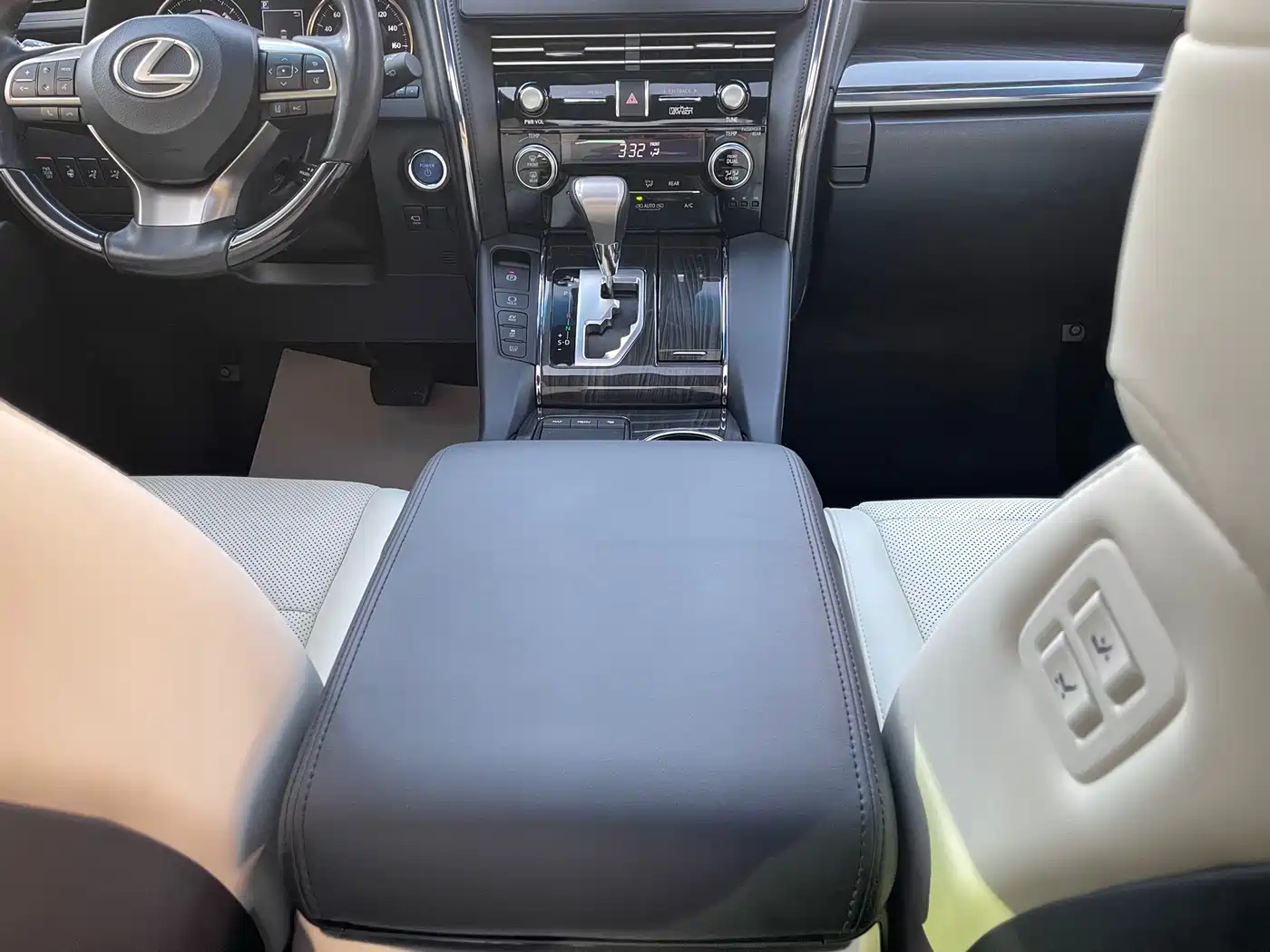 Lexus LM 2020 300h Seven-Seater Elegance Edition фото 14