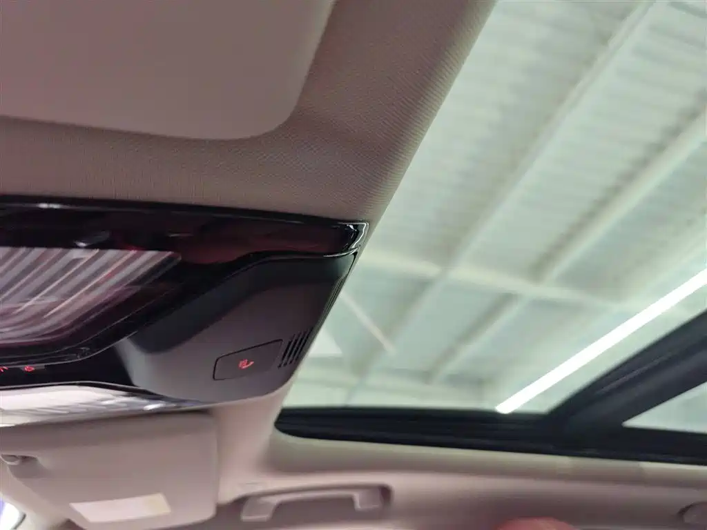 BMW 3 Series 2024 325Li M Sport Shadowline Package фото 15