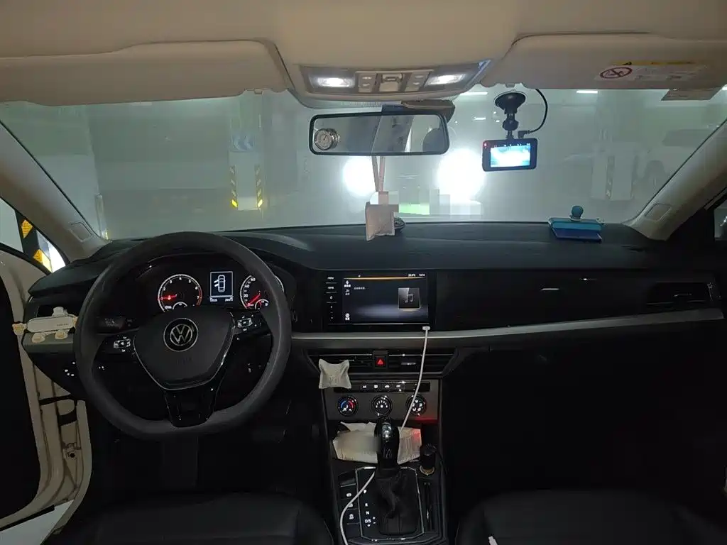 Volkswagen Lavida 2021 1.5L Auto Comfort Edition фото 5