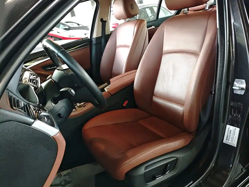 BMW 5 Series 2014 525Li Leading фото 15