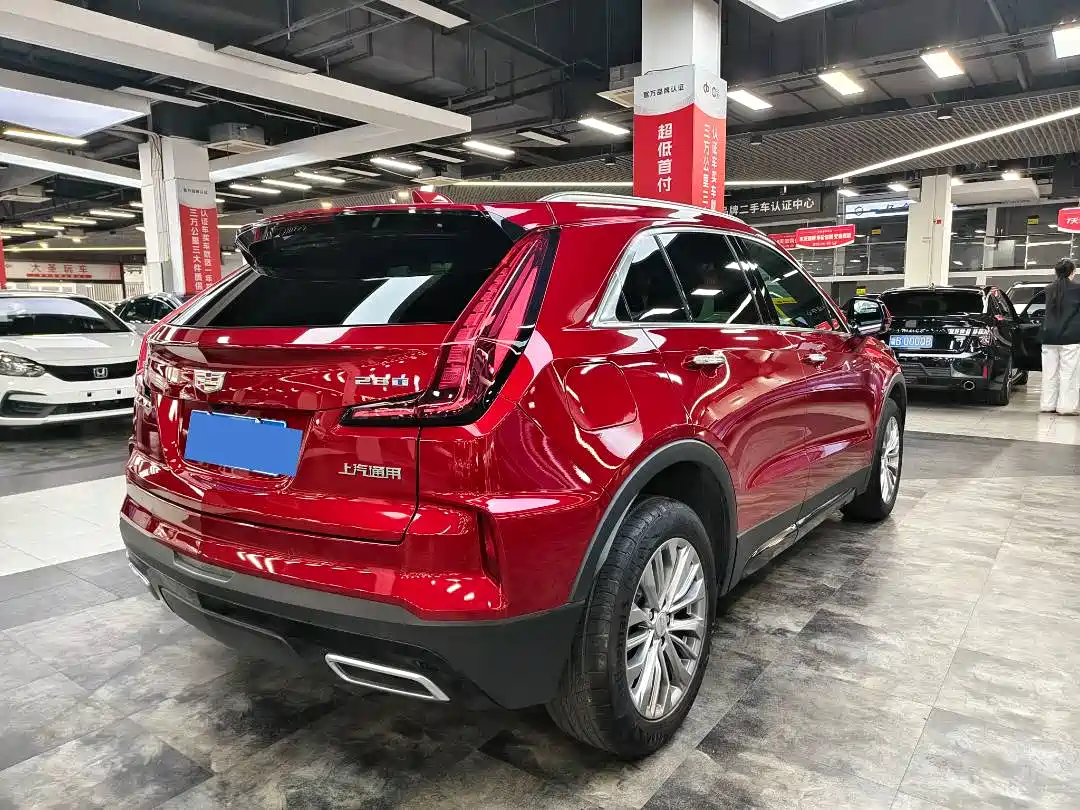 CADILLAC XT4
