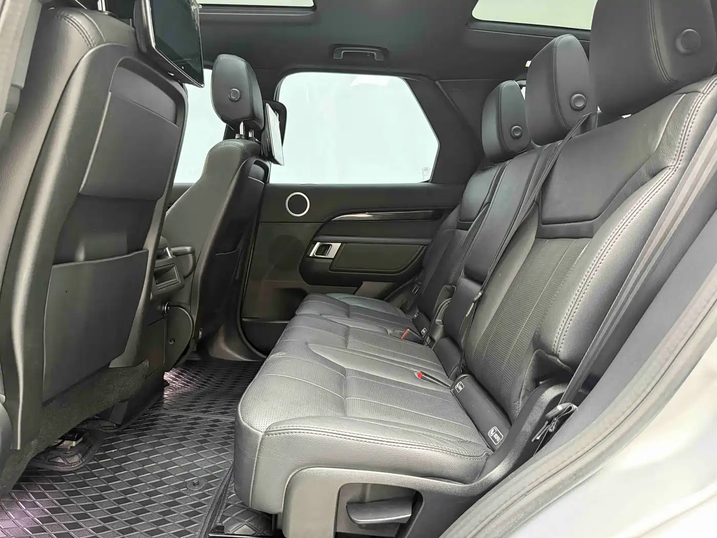 Land Rover Discovery 2018 2.0T SE фото 5