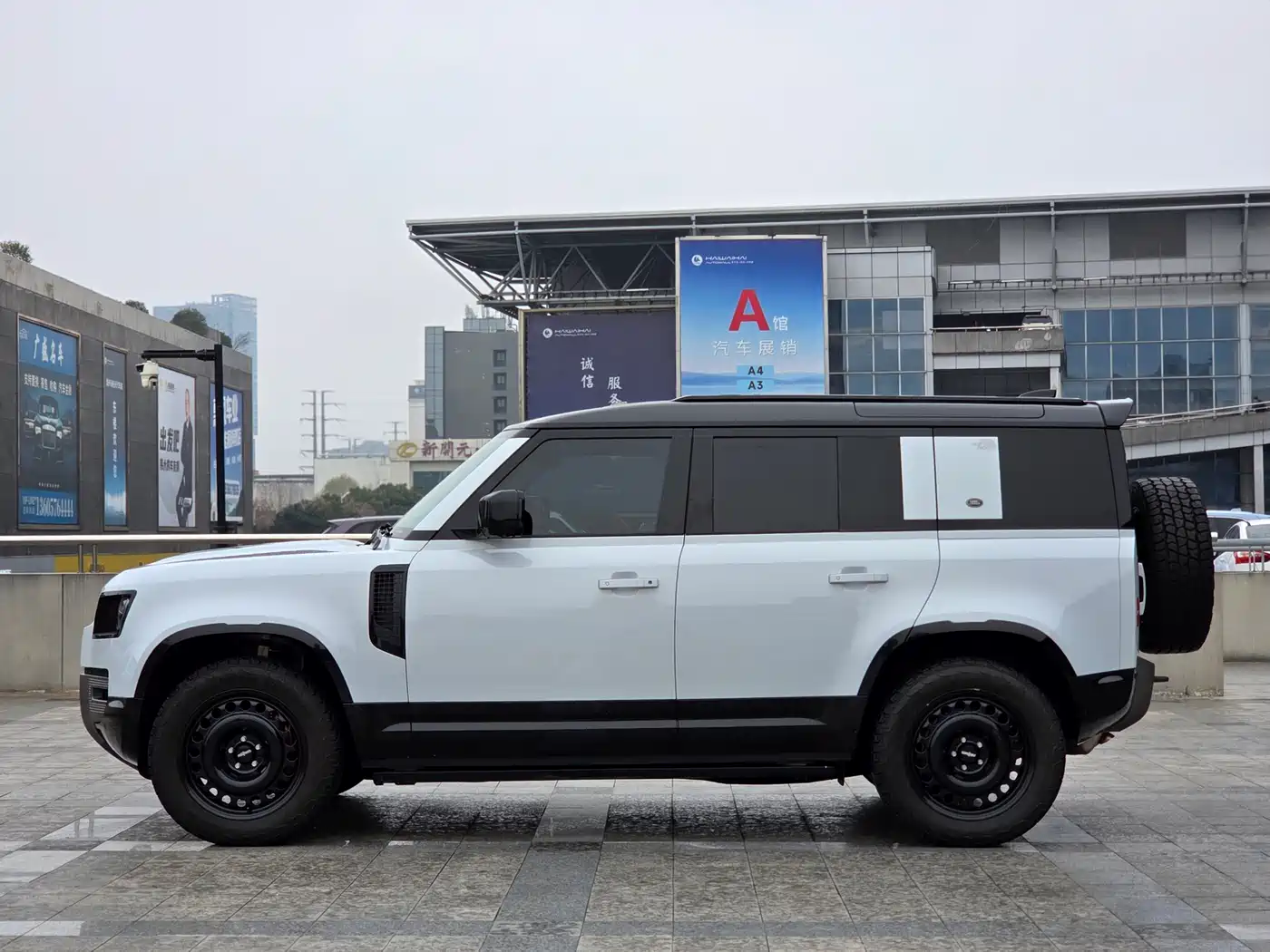 Land Rover Defender 2023 Facelift 110 3.0T P400 X-DYNAMIC HSE фото 3