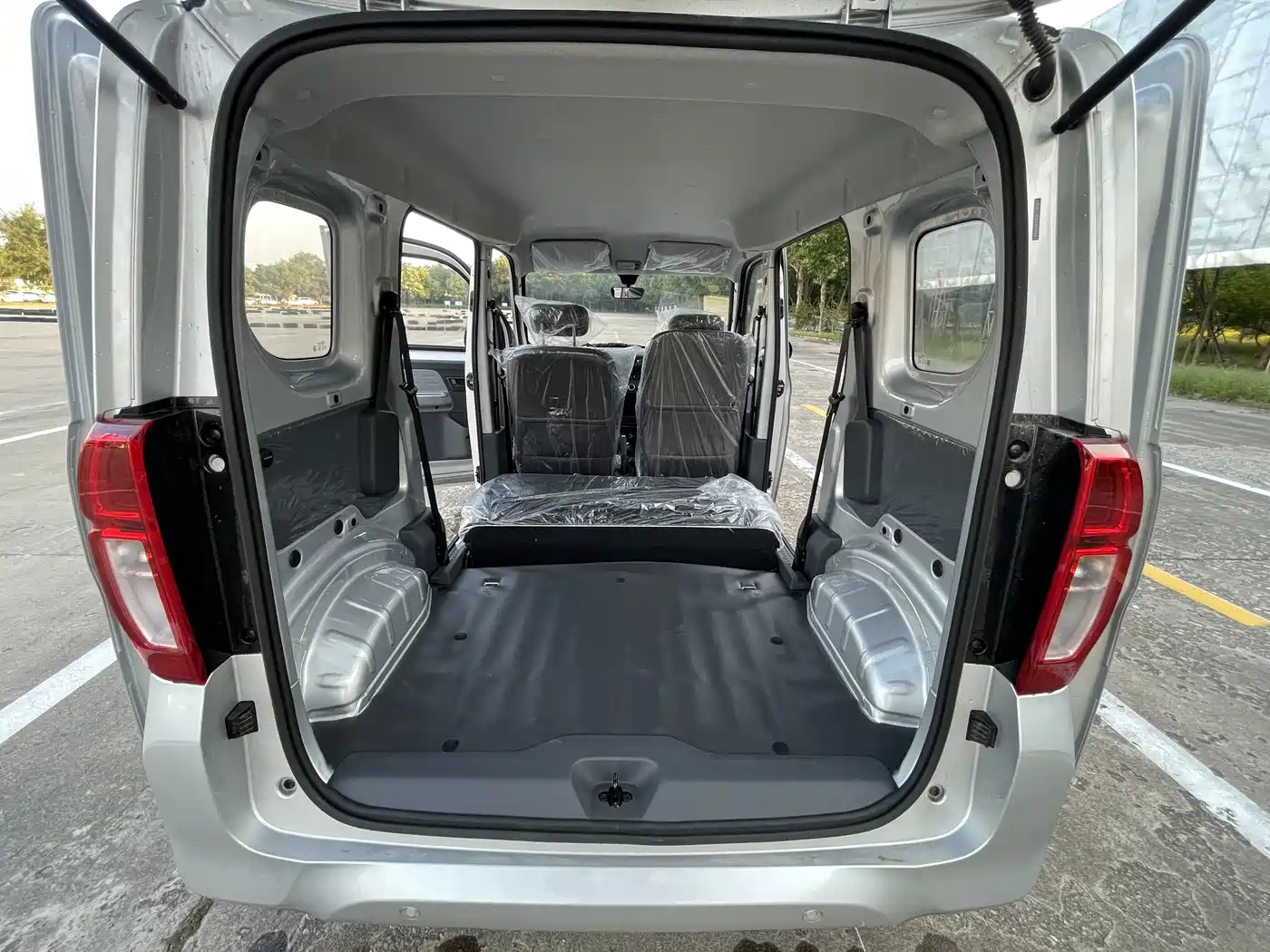 Wuling Motors Wuling Zhiguang NEV 2026 2025 Model 305km Base Version