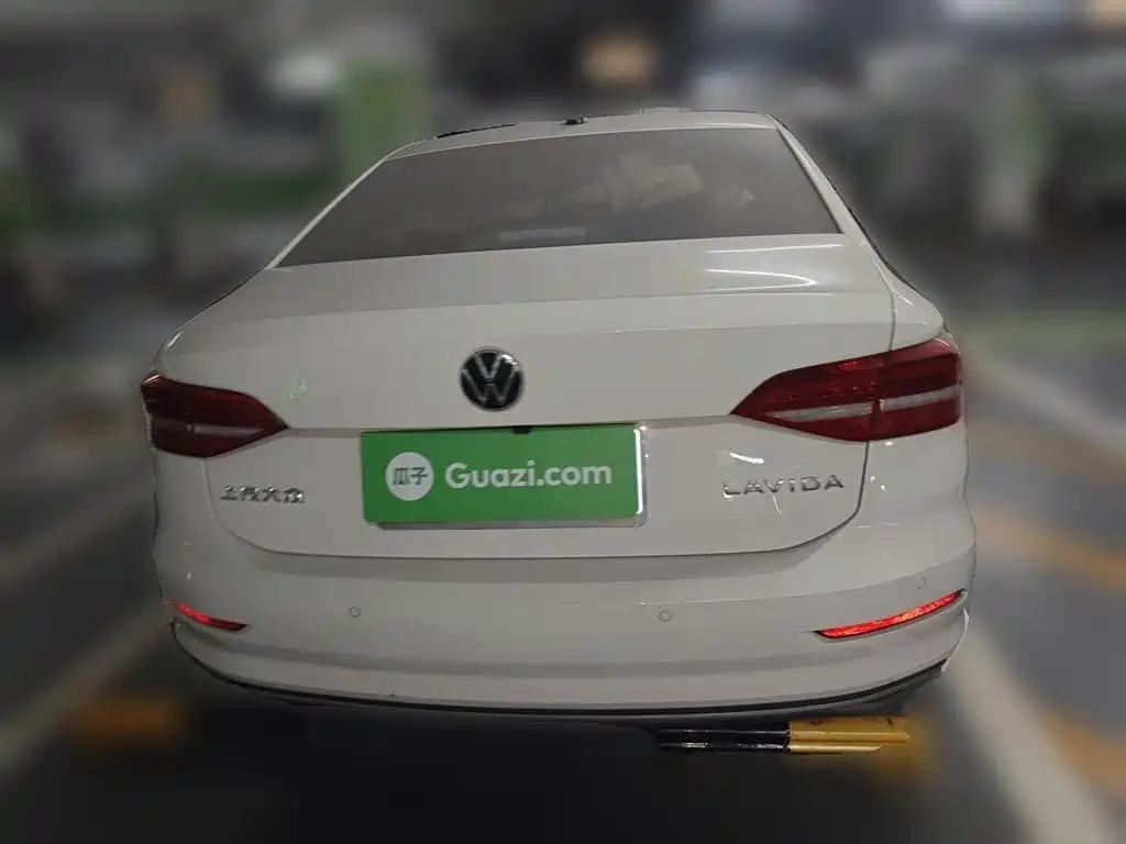 Volkswagen Lavida 2021 1.5L Auto Comfort Edition фото 3