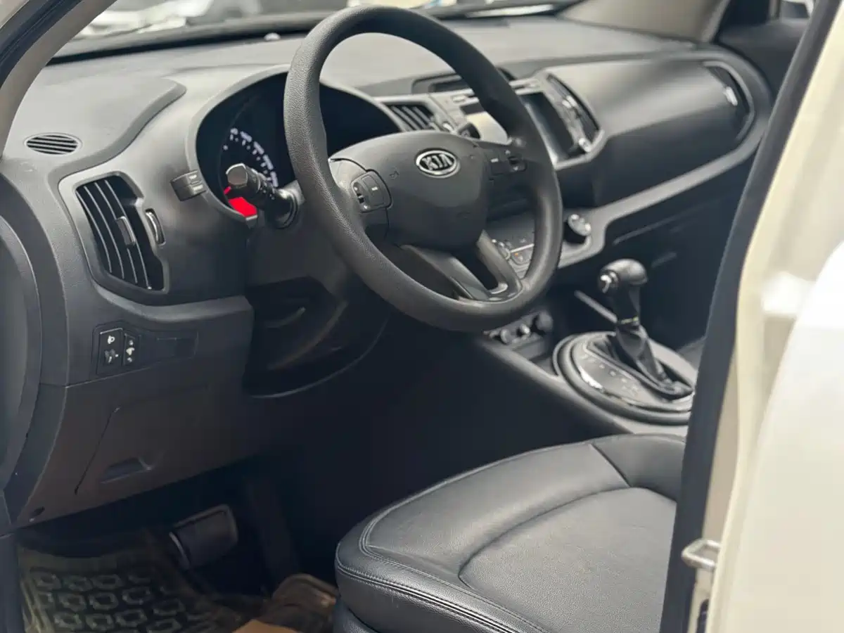 Kia Sportage 2014 2.0L Automatic 2WD GL Edition фото 4