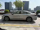 Photo 3 - Toyota Avalon