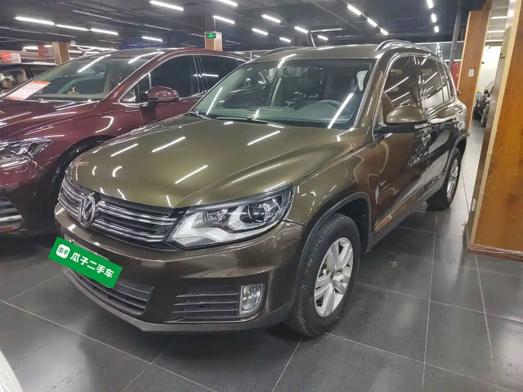 VOLKSWAGEN TIGUAN