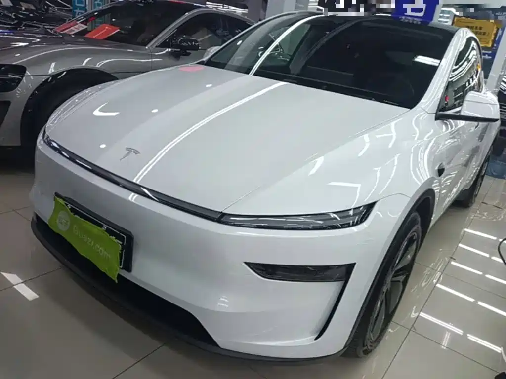 Tesla Model Y 2025