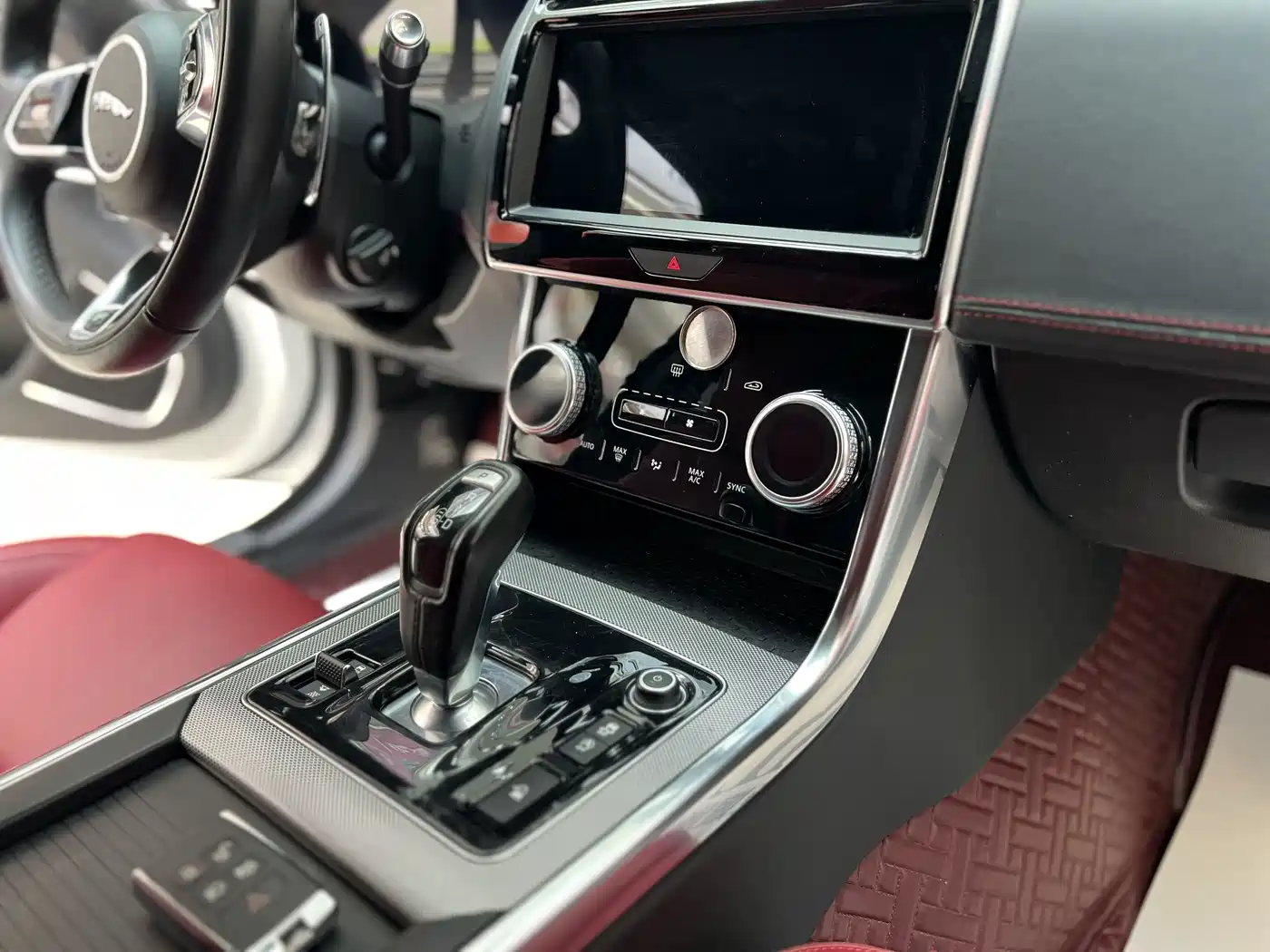 Jaguar XEL 2022 2.0T 250PS R-DYNAMIC S Progressive Sport Edition фото 21