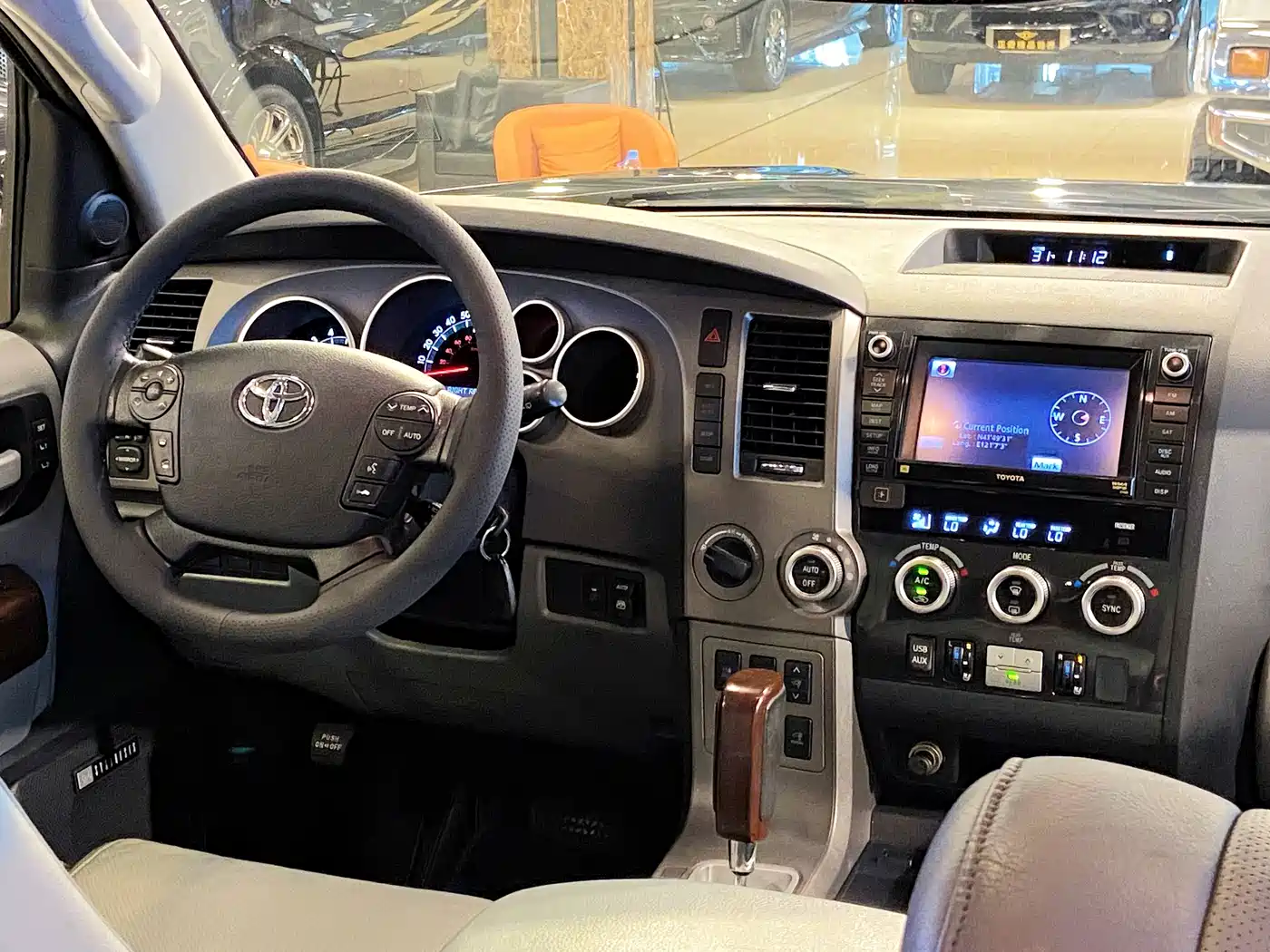 Toyota Sequoia 2011 2010 5.7 Platinum Edition