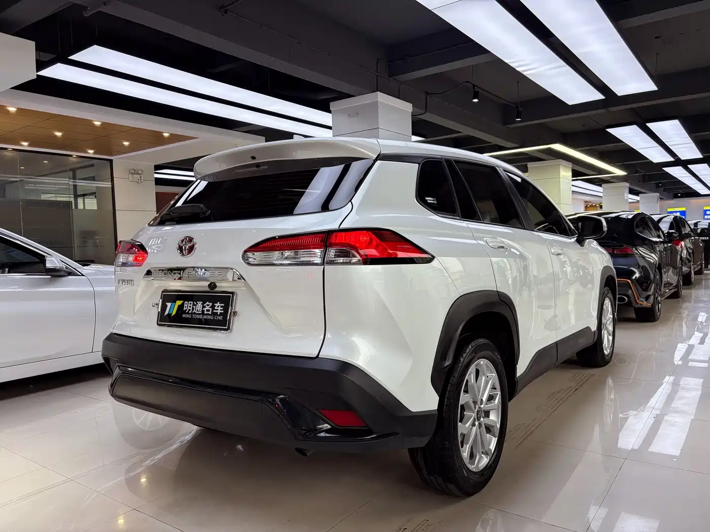 Toyota Frontlander 2023 2.0L CVT Elite Edition фото 6