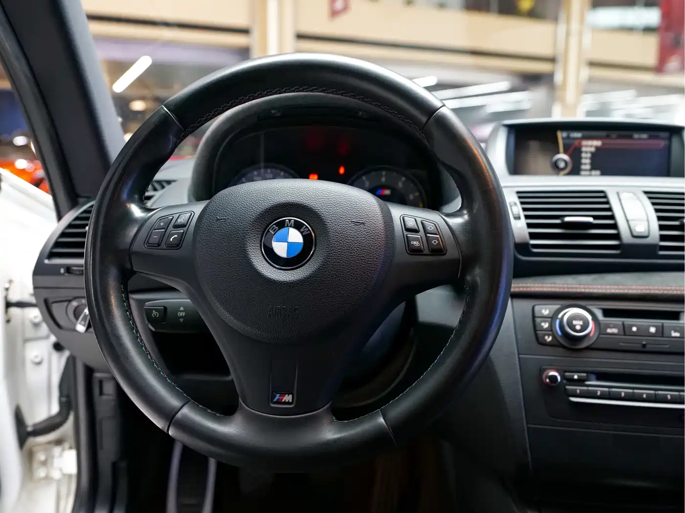 BMW 1 Series M 2011 1M Coupe фото 12
