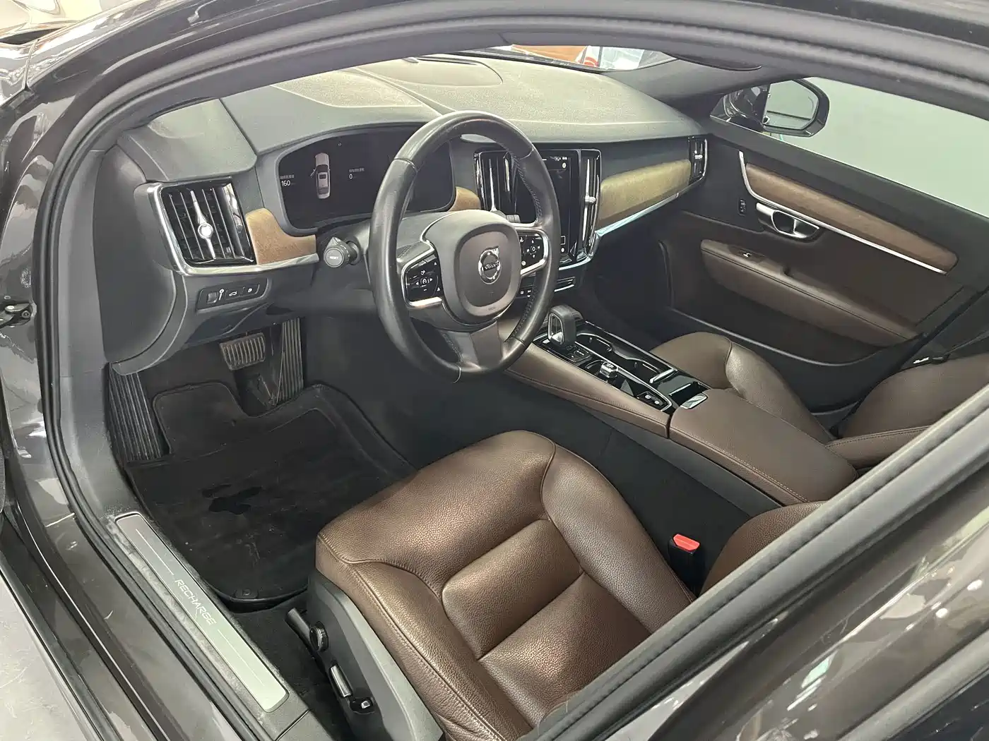 Volvo S90 Plug-in Hybrid 2021 2022 T8 Recharge Plug-in Hybrid Momentum Luxury Edition