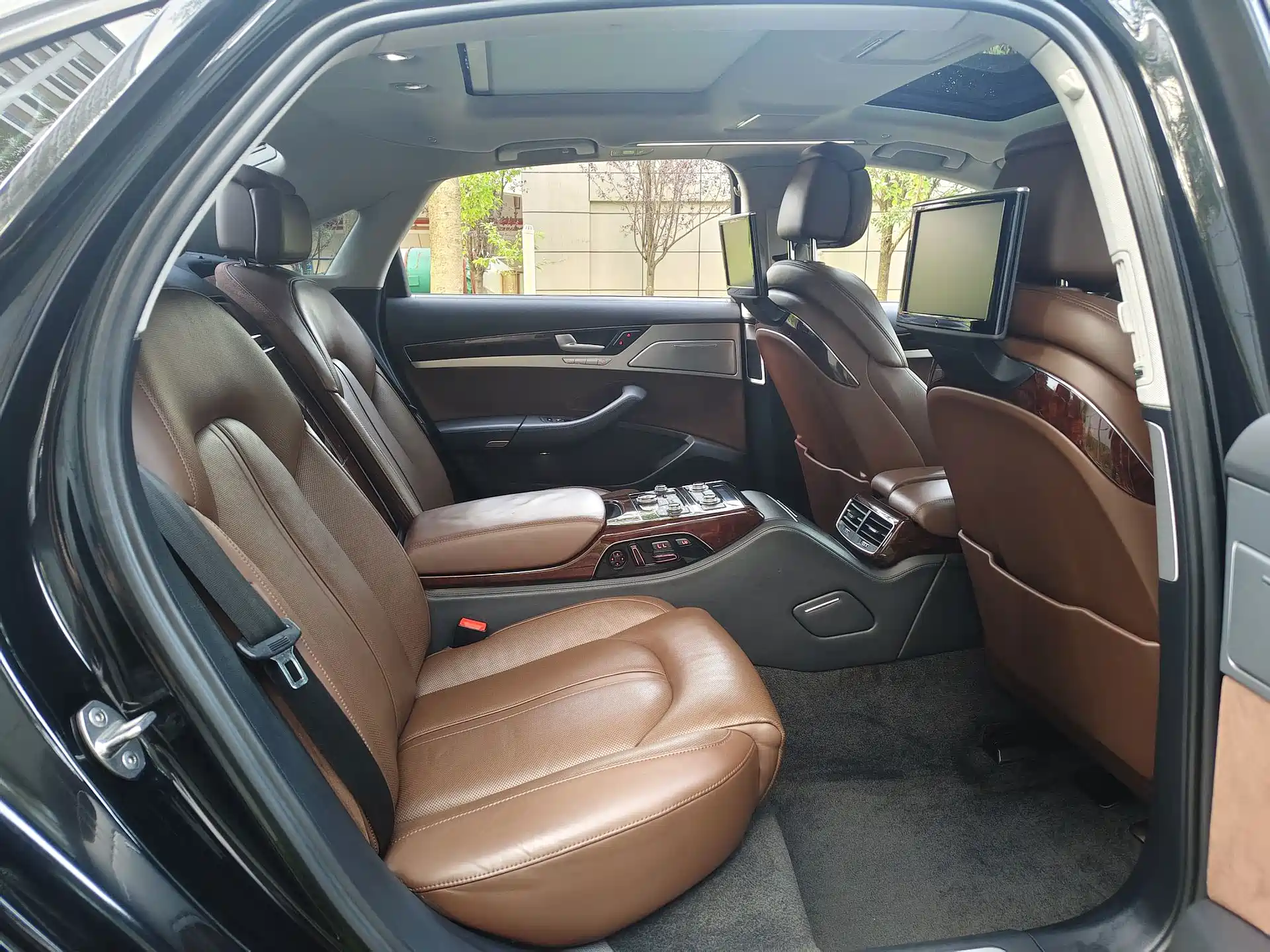 Фото 8 - Audi A8