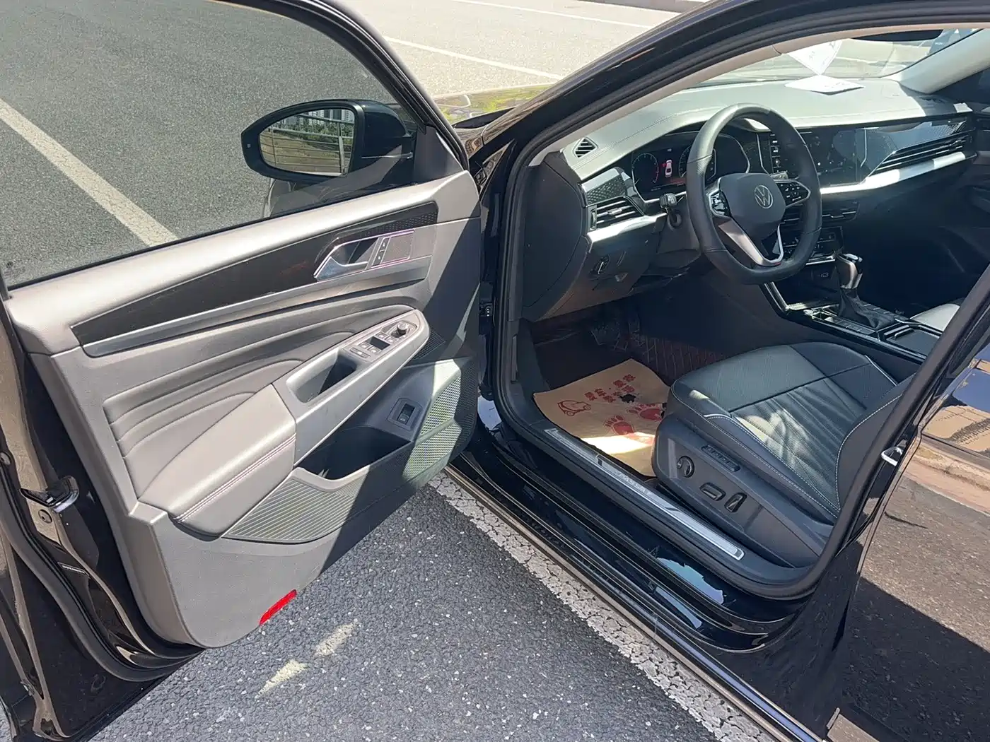 Volkswagen Passat 2023 330TSI Starlight Luxury Edition фото 14