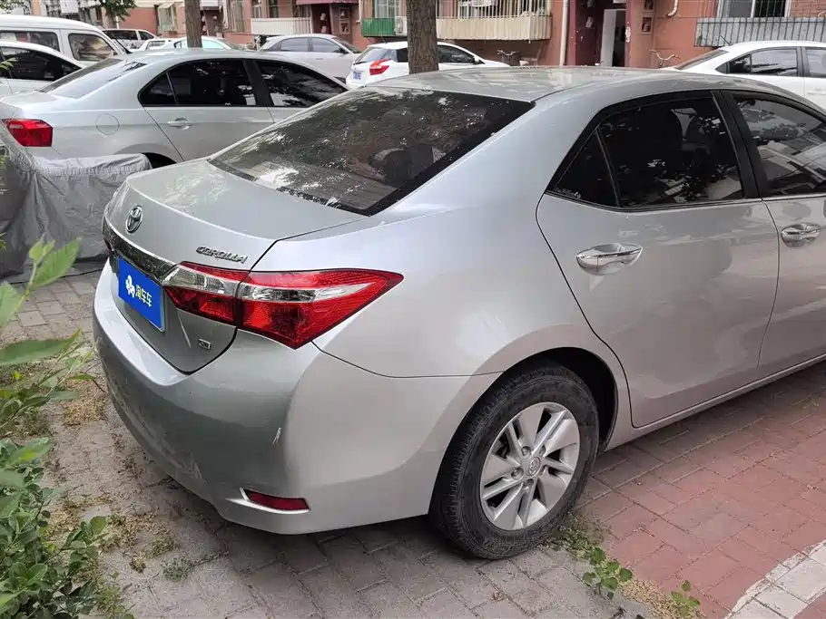 Toyota Corolla 2014 1.6L CVT GL фото 3