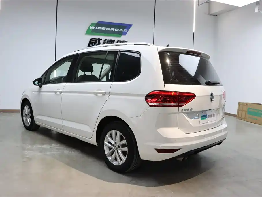 Volkswagen Touran 2018 Touran L 280TSI DSG Comfort 7-seater China V фото 6