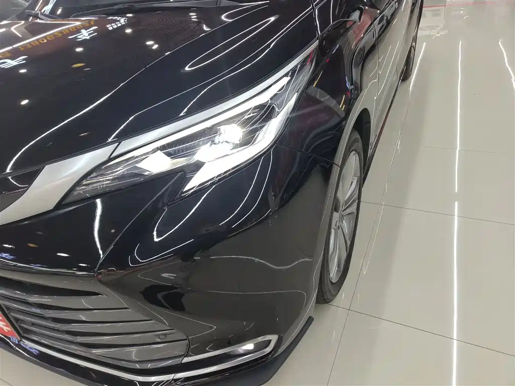 Toyota Sienna 2023 2.5L Hybrid Premium Edition фото 24