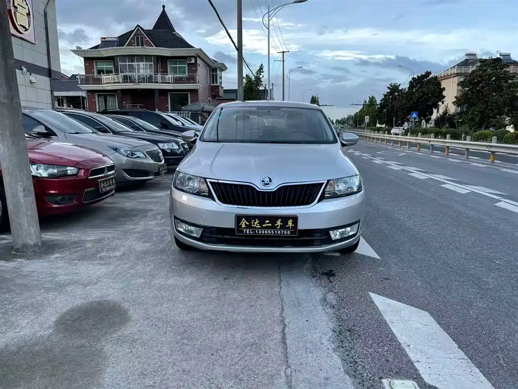 Škoda Rapid 2015 1.6L Automatic Smart Selection