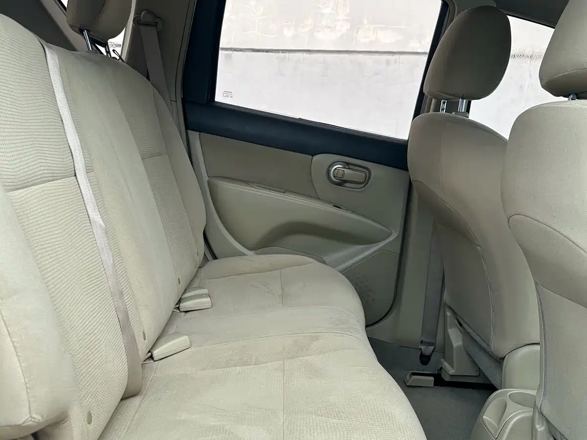 Nissan Livina 2015 2013 1.6XE CVT Comfort