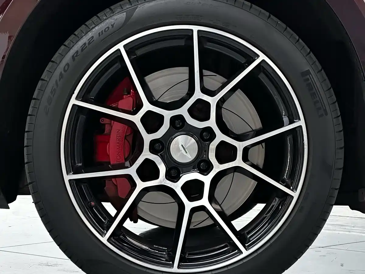 Фото 8 - Aston Martin DBX
