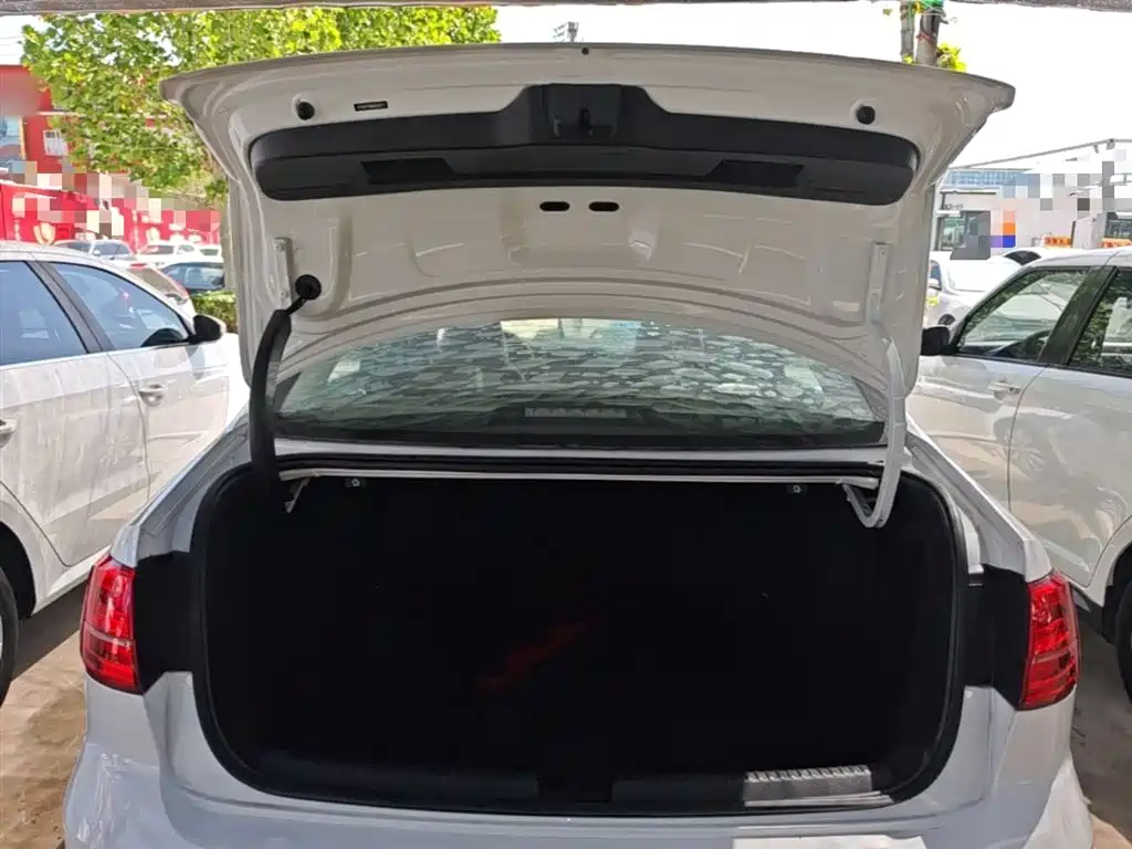 Volkswagen Sagitar 2017 1.6L Automatic Comfort фото 19