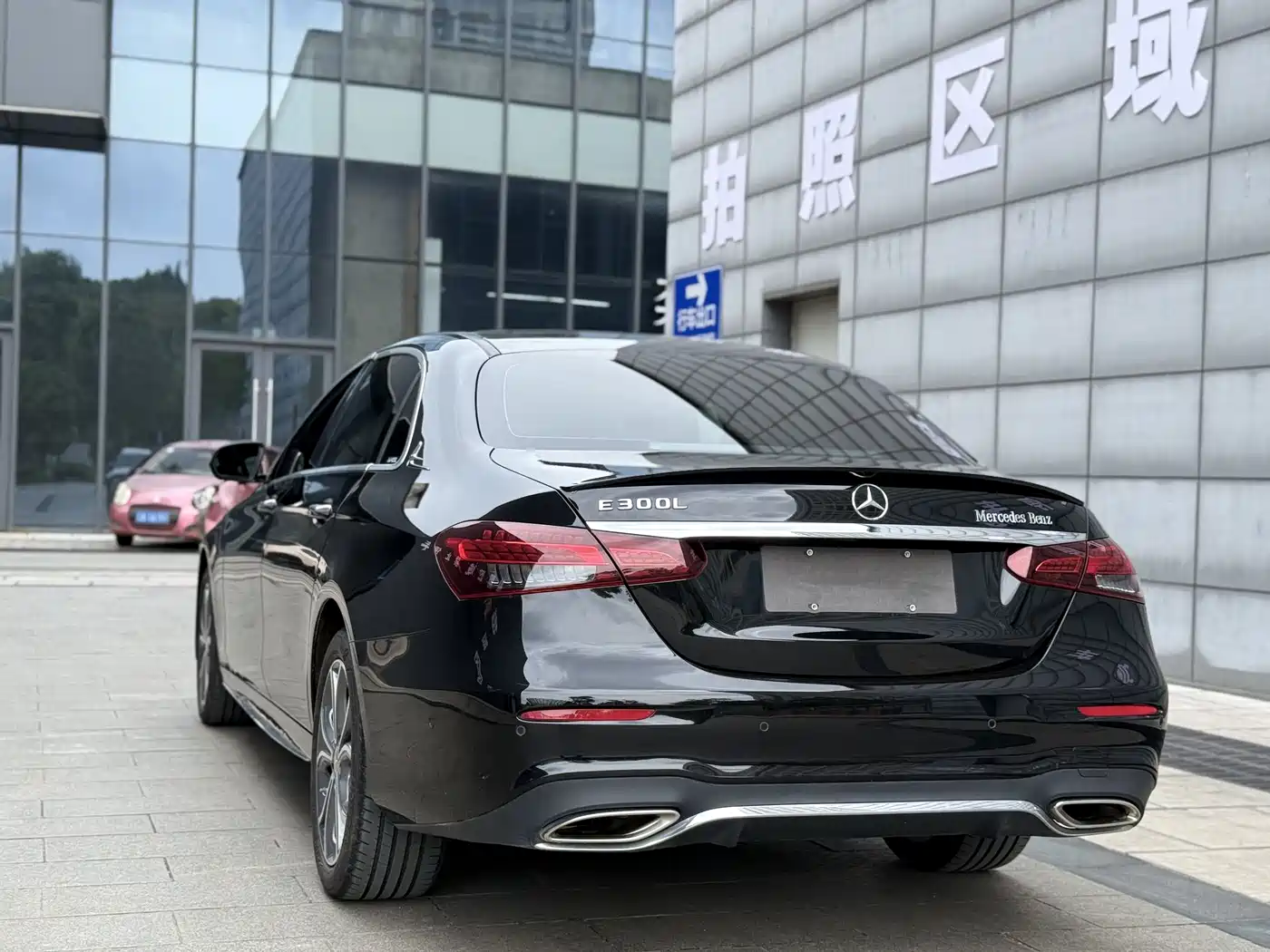 Mercedes-Benz E-Class 2023 E 300 L Sport Fashion фото 17
