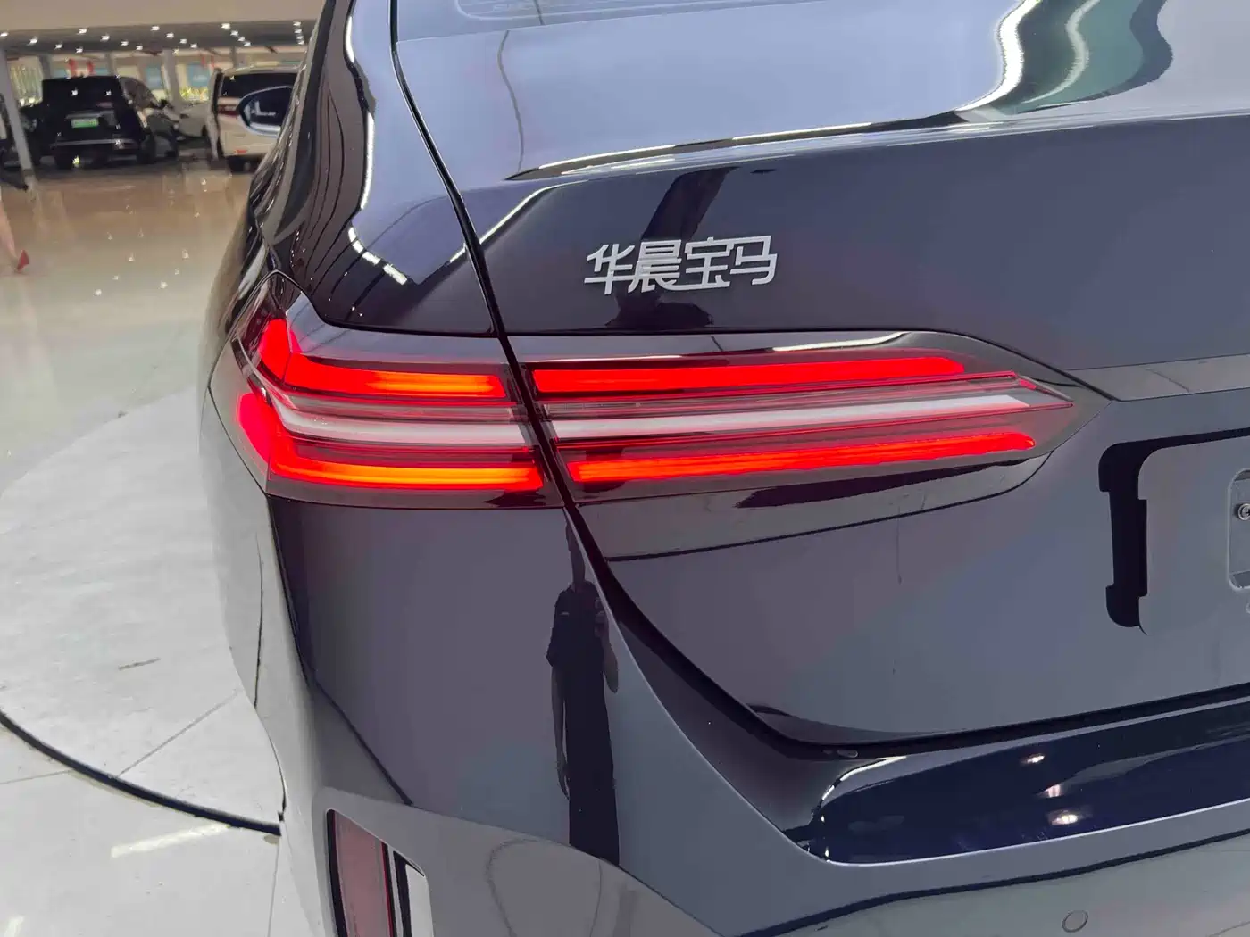 BMW 5 Series 2024 530Li Leading M Sport Package фото 8