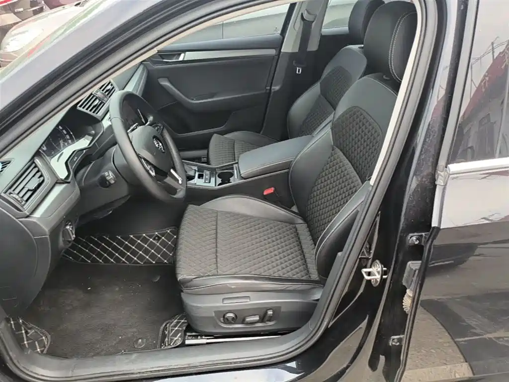 Škoda Superb 2016 TSI280 DSG Pioneer Edition фото 15