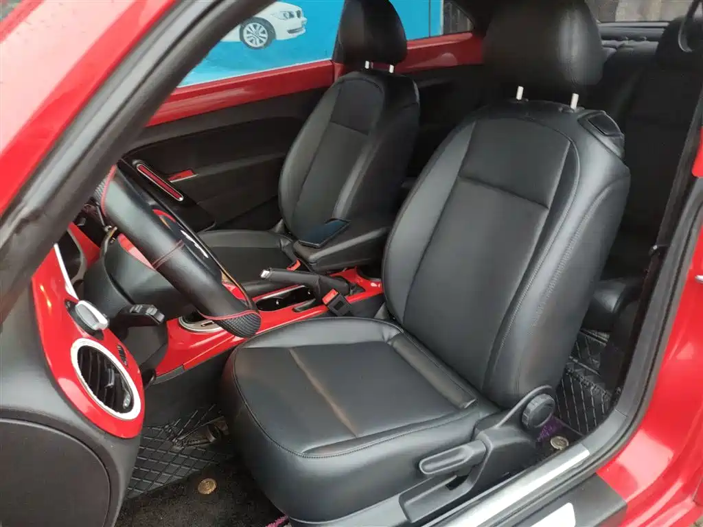 Volkswagen Beetle 2017 180TSI Enjoy фото 7