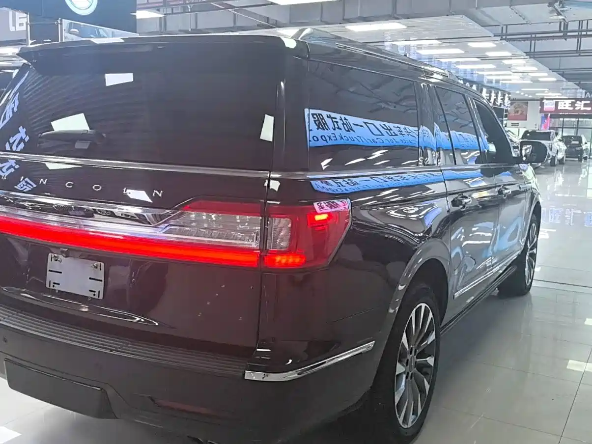 Фото 9 - Lincoln Navigator