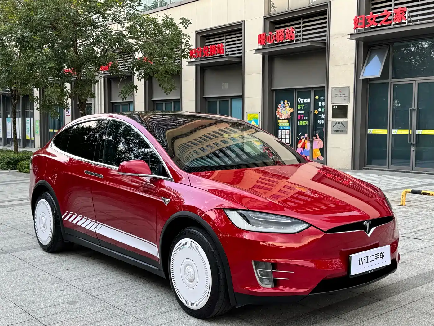 Photo 16 - Tesla Model X